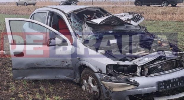 Un tânăr din Brăila, fără permis auto, a murit după ce s-a răsturnat cu mașina pe câmp. A cui era mașina