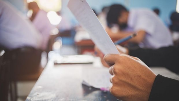 Universitatea din Cluj face concursuri care înlocuiesc probele de admitere la facultate: „Liceenii sunt tentați să plece în străinătate”