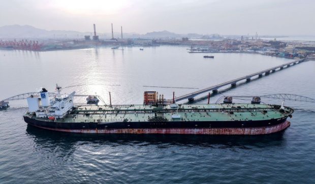 Venezuela suspendă exporturile de petrol către China, după noul ordin al lui Donald Trump privind tarifele 