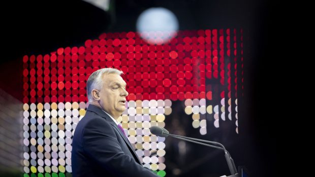 Viktor Orban vrea să-i expulzeze pe ungurii cu dublă cetățenie considerați o „amenințare”. Alte amendamente propuse cu un an înainte de alegeri