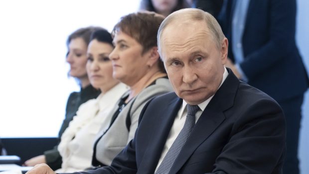 Vladimir Putin îl amenință pe Emmanuel Macron cu „sfârșitul lui Napoleon”