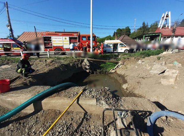 Doi copii de 4 și 6 ani au murit înecați după ce au căzut într-un fost canal din Huedin