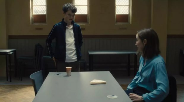  Psihologii Dezvăluie Tehnici Psihologice și Scene Puțin Realiste în Drama Impactului Internetului, Toxicității Masculine și Relațiilor Tensionate asupra Adolescenților. Scene Cheie și Analiză Psihologică cu Briony Ariston și Jamie Miller.