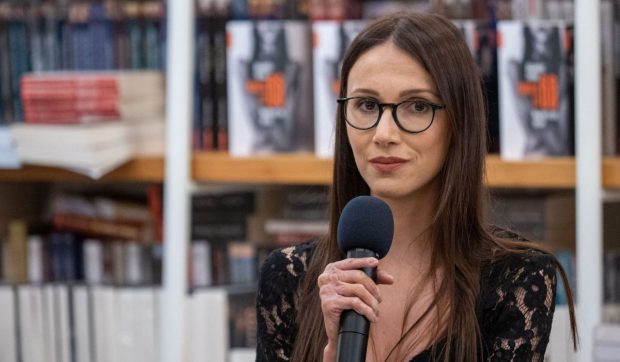 Alexandra Furnea, jurnalistă și supraviețuitoare Colectiv, despre jurnalista ucraineană torturată de ruși și trimisă acasă într-un sac negru: „Când devii o crimă de război, soldații te torturează râzând”