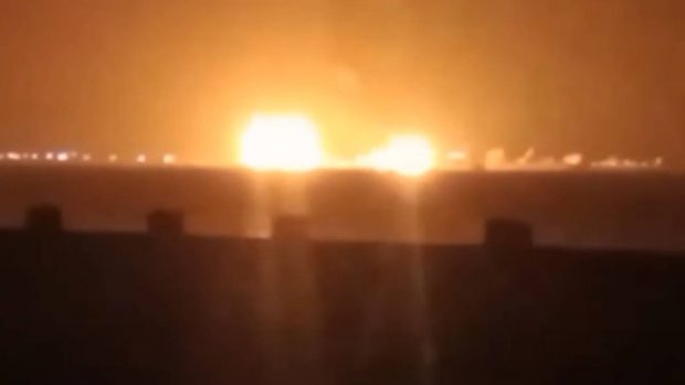 Un port de combustibil a fost aruncat în aer și complet distrus de armata americană, în Yemen. 74 de morți, peste 170 de răniți | VIDEO