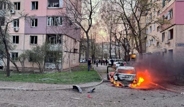 Un atac rusesc ucide 18 oameni, printre care 9 copii, în Krivoi Rog, orașul natal al lui Zelenski: „Țipetele și plânsetele le auzim și acum”