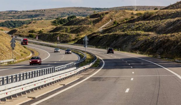 Numărul de înmatriculare devine „invizibil”. Dispozitivul folosit de șoferi pentru a scăpa de radar, în Bulgaria