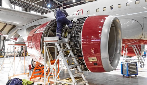 Gigantul german care produce piese pentru Airbus, Boeing și armatele lumii deschide o mare fabrică în România