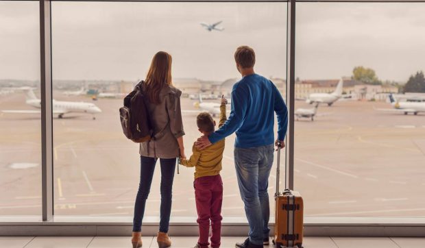 Compania aeriană care introduce reduceri de 50% din România către diferite destinații din Europa. Oferta, valabilă în perioada 4-7 aprilie 2025