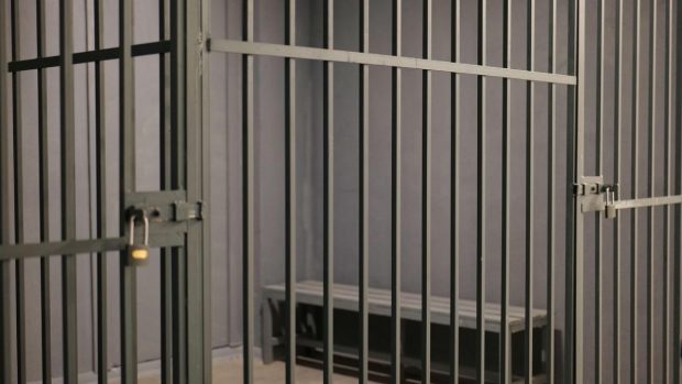Un român a fost găsit mort în celula unui comisariat din Paris, după ce a fost dus acolo în stare avansată de ebrietate
