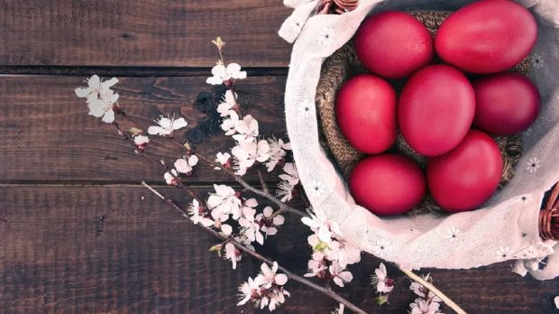 Tradiții și metode autentice pentru vopsirea ouălor de Paște în Joia Mare