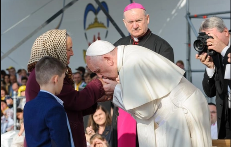 Ieșeanca Elisabeta Bălan, femeia căreia Papa Francisc i-a sărutat mâinile, în 2019: „Nu voi uita niciodată”