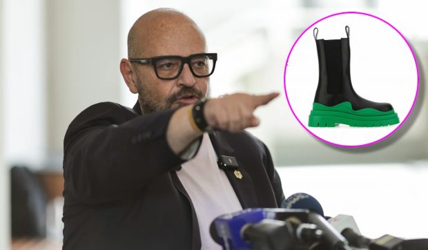 Imagine Stire Cristian Popescu Piedone face controalele ANPC cu stil. Cât costă cizmele cu talpă verde pe care le poartă | 2review.ro