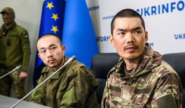 Cei doi chinezi capturați în Ucraina spun că au ajuns să lupte pentru Rusia din cauza TikTok-ului: „Este o capcană”