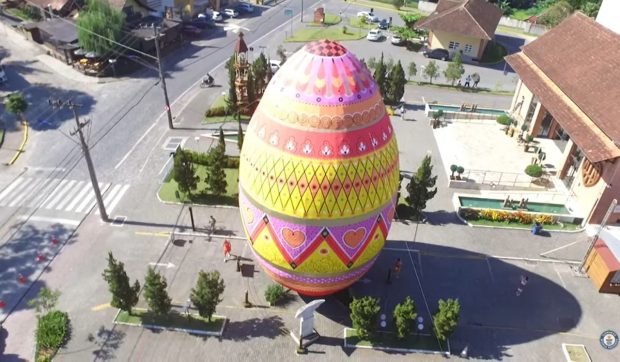 Cel mai mare ou decorat de Paște din lume are 16 metri înălțime și a devenit atracție turistică: unde se află | VIDEO