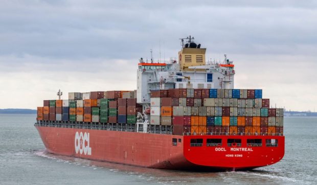 China impune taxe de 34% pe bunurile americane, ca răspuns la noile tarife impuse de Donald Trump