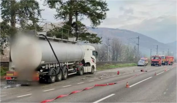 Amendă de 10.000 de lei dată de Garda de Mediu, după scurgerea de acid sulfuric pe DN1, dintr-o cisternă de 23 de tone