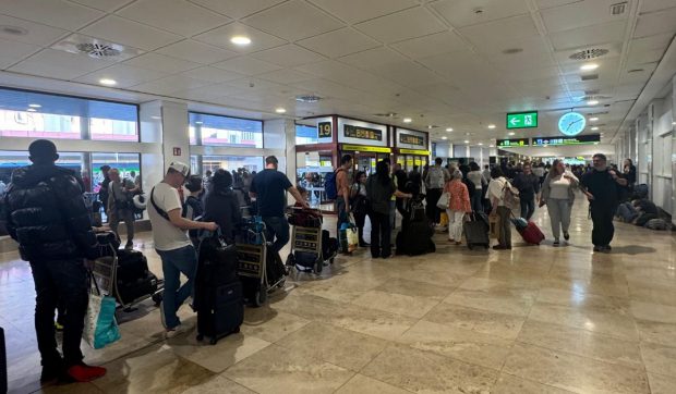 Banii trimiși de diaspora în țară se văd tot mai puțin în PIB. Care este explicația