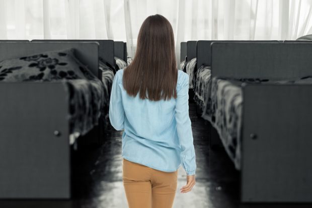 Drumul unei tinere de la orfelinat la o familie adevărată și apoi la facultate: „În casa de copii, violența era o realitate zilnică” 