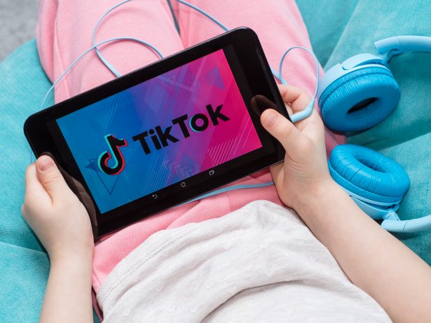 Care este momentul potrivit pentru copii să aibă acces la TikTok sau Instagram. Interviu cu psihologul Cătălina Popoviciu
