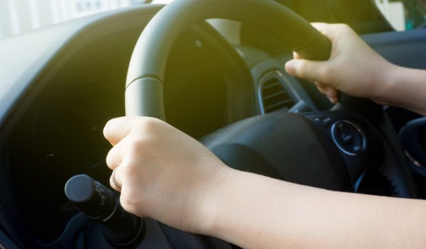 Băiat de 12 ani, prins la volan în Belgia: tatăl, prea beat ca să conducă, mama era pe bancheta din spate