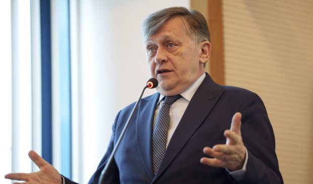 Imagine Stire Cum a fost pozat Crin Antonescu alături de Irina, fata lui. Tânăra în vârstă de 24 de ani a avut și un mesaj pentru tatăl ei | 2review.ro