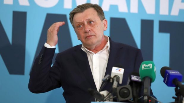 Crin Antonescu, despre traficanții de droguri: „I-aș împușca pe stadion. Ca în China”. Ce face cu rețelele de socializare dacă iese președinte