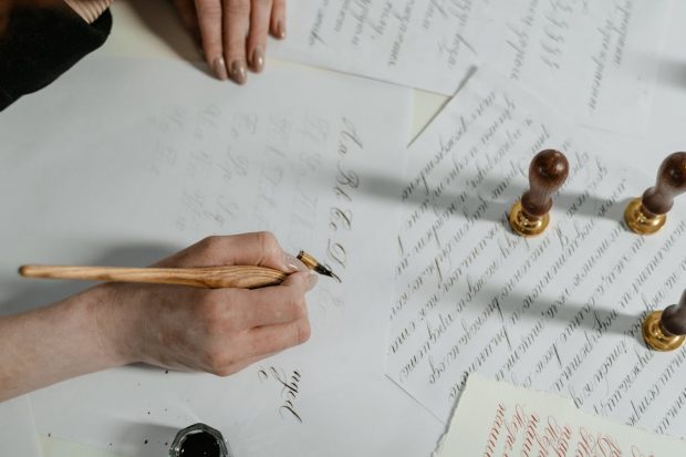 Cum să îmbini arta caligrafiei cu designul grafic