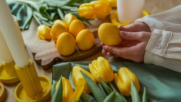 Tradiții și metode eficiente pentru vopsirea ouălor de Paște: de la natură la tehnici moderne