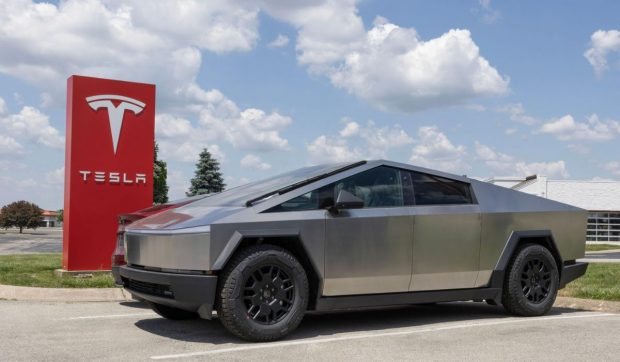 Mii se mașini Cybertruck au rămas nevândute în SUA, în ciuda reducerilor masive aplicate de Tesla 