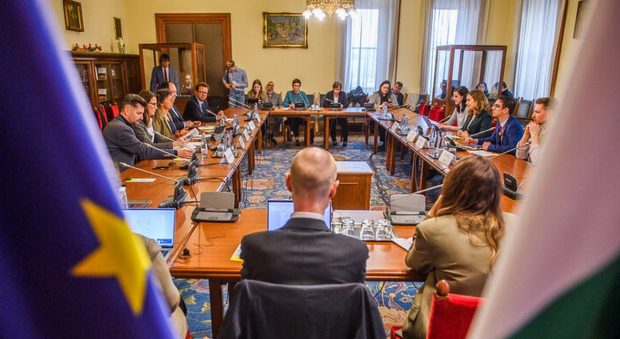 Oficialii maghiari sunt „agresivi” și „mitocani”, iar situația din Ungaria se deteriorează din cauza guvernului lui Orban, spun parlamentarii europeni aflați la Budapesta
