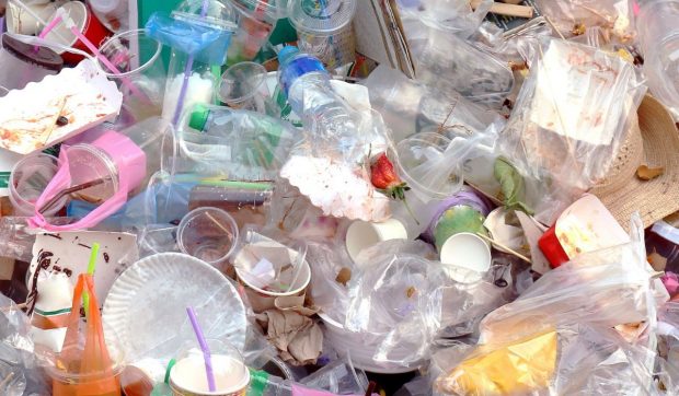 De ce deșeurile din plastic nu se degradează niciodată cu adevărat