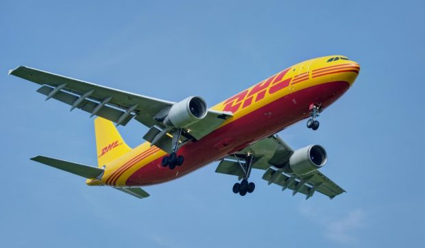 DHL suspendă livrările de mare valoare din SUA pe fondul războiului comercial al lui Trump