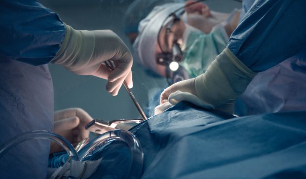 La Iași, un bărbat a primit un rinichi de la mama sa, după ce în urmă cu peste 20 de ani primise unul de la tatăl său