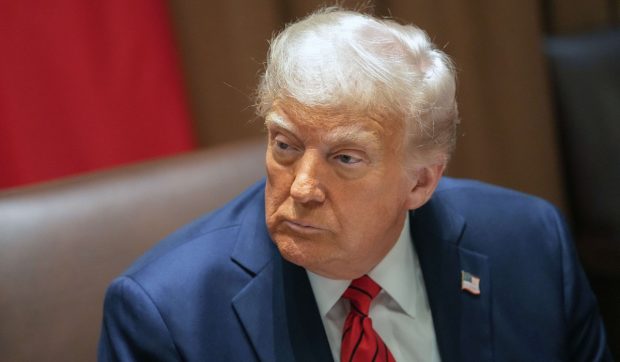 Un artist rus dezvăluie un portret misterios al lui Trump, despre care spune că a fost oferit de Putin