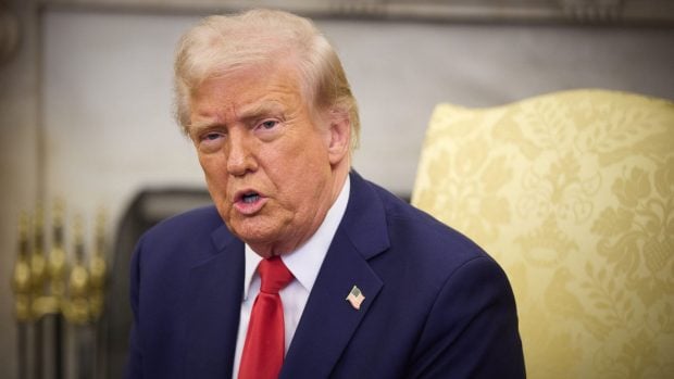 Donald Trump promite că le dă bani imigranților ilegali care pleacă de bunăvoie din SUA