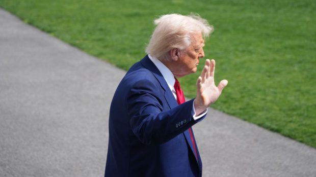 Echipa lui Donald Trump îl sfătuiește să nu-l sune pe Putin până când Rusia nu acceptă încetarea focului în Ucraina