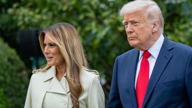 Donald Trump merge la înmormântarea Papei Francisc și ordonă arborarea drapelului în bernă: „Un gest de respect”
