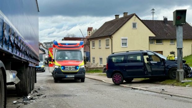 O Dacie a lovit camionul condus de un șofer român, pe o șosea din Germania. Doi copii de 5 și 6 ani, în stare gravă