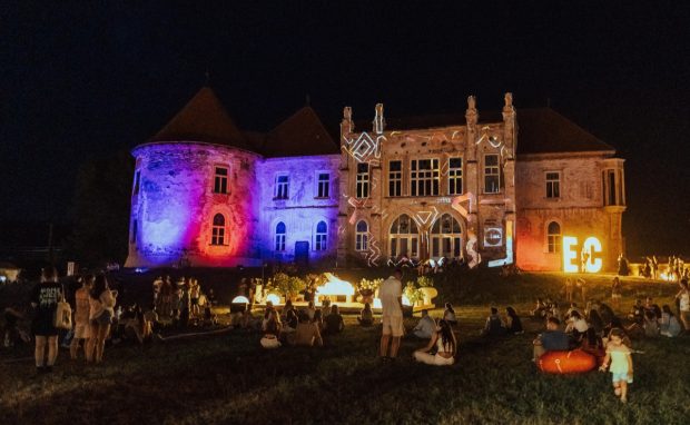 Imagine Stire Electric Castle 2025. Line-up-ul complet pentru festivalul care va avea loc între 16 și 20 iulie la domeniul Banffy din Bonțida | 2review.ro