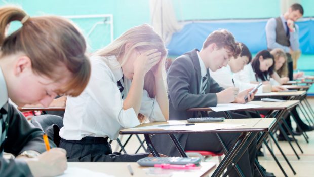 Azi încep înscrierile la BAC 2025. Cât costă taxa și care este calendarul examenelor