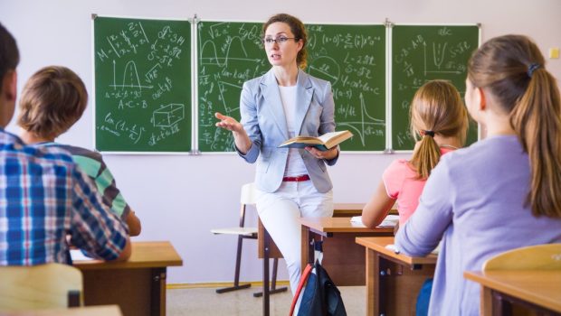Cum vor învăța elevii claselor V-XI, în timp ce școlile sunt ocupate de examenele de BAC 2025