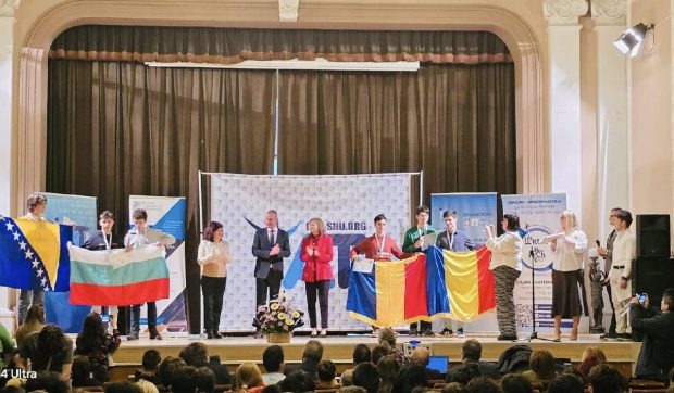 Elevii români, campioni la Turneul Internațional Avansat de Informatică – IATI 2025, din Bulgaria: o medalie de aur și șapte de argint