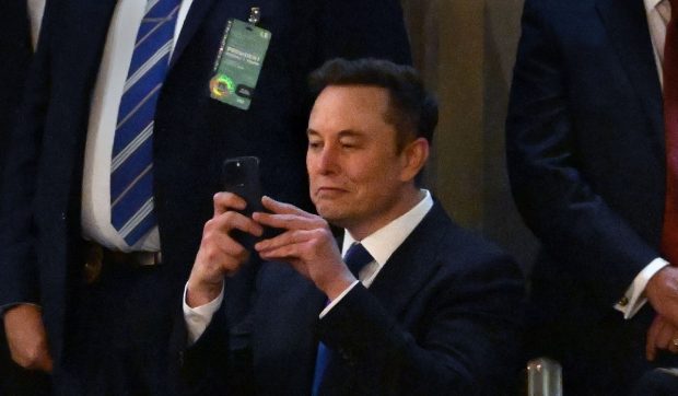 Elon Musk renunță la jocul online favorit, pentru că a fost insultat în chatul live de alți jucători
