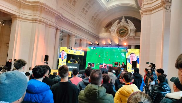 Etapa a 13-a din eSuperliga, campionatul național de FC 25, găzduită de Palatul Culturii din Ploiești. Petrolul a învins FCSB, Craiova a trecut de liderul Rapid