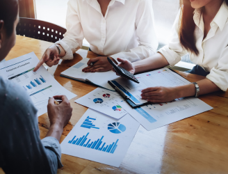 Descifrarea Creșterii Financiare: Principalele Tendințe Economice pentru Investitorii Inteligenți