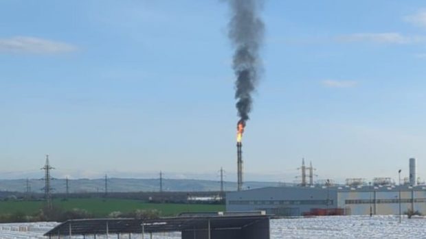 Faclă uriașă produsă la rafinăria Petrotel Lukoil, în urma unei „căderi totale de tensiune”