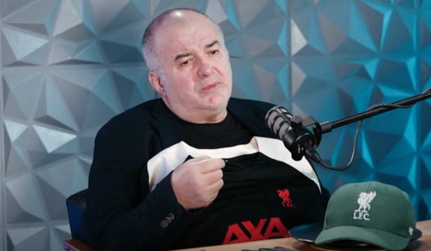 Imagine Stire Detalii neștiute din copilăria lui Florin Călinescu au ieșit acum la iveală: „Prima dată am suflat în lumânările colivei bunicii mele” | 2review.ro