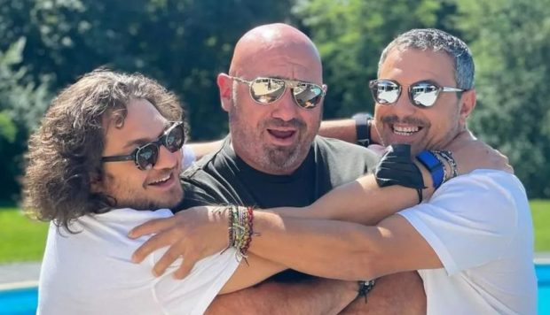  Cum se înțeleg cu adevărat Cătălin Scărlătescu, Florin Dumitrescu și Sorin Bontea - Rivalitate, prietenie și caracterizări amuzante între cei trei chefi celebri ai României!