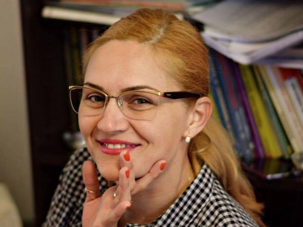 Drumul unei tinere de la orfelinat la o familie adevărată și apoi la facultate: „În casa de copii, violența era o realitate zilnică”